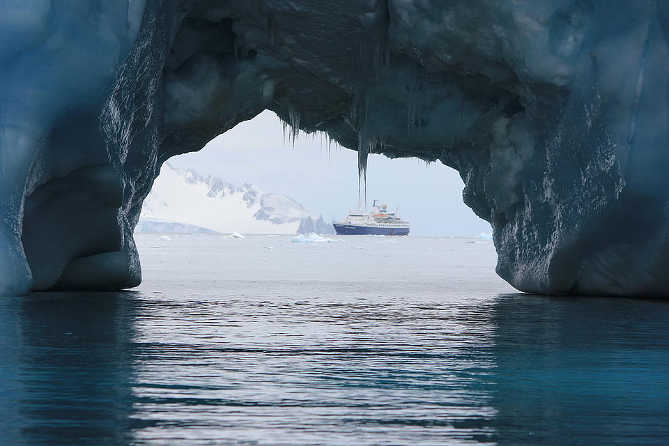 Eisberge und unser Schiff
